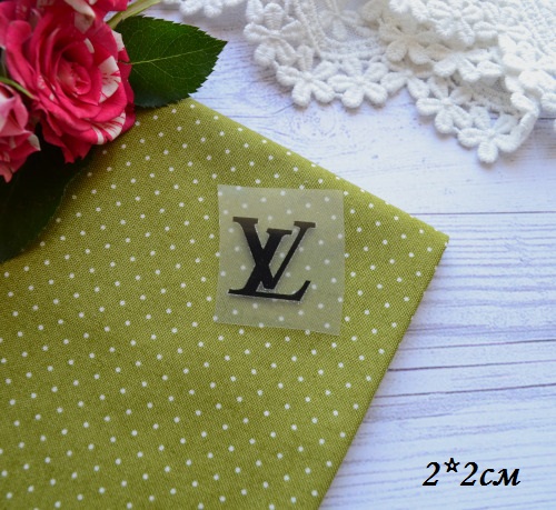 Термонаклейка Louis Vuitton чорна 2*2см AT022 • AT022 Термонаклейка Louis Vuitton чорна 2*2см