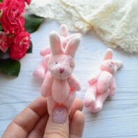 Зайка для ляльки рожевий із білими вушками 8 см