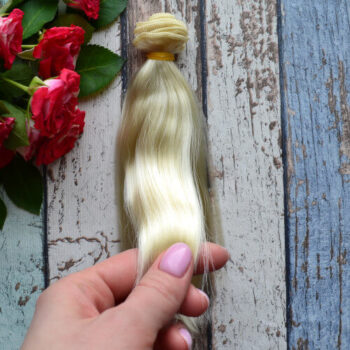 • Волосся для ляльок. Шовк. Довжина волосся 15см. Ширина треси 1м. Ціна вказана за 1 метр.