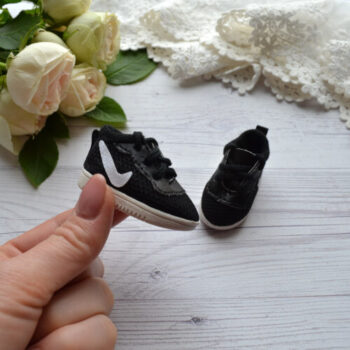 • Кросівки для ляльок чорні Nike. Розмір 5,8 * 2,5 см
Ціна вказана за 1 пару.