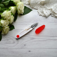 Ниткообробник Міні ножиці червоні11см AS039