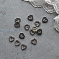 Міні пряжка для лялькового одягу 11*11мм для ременя 5мм срібло зі стразами 1шт. MF010