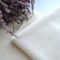 Стрейчовий вельвет для одягу ляльки молочний 30*50см FV10