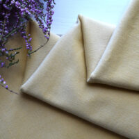 Вельвет для одягу ляльки 1.3мм блідо-жовтий трішки тягнеться 24*45см FV17