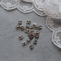 Міні ґудзики Chanel  на ніжці срібло 7*5мм 10шт B028