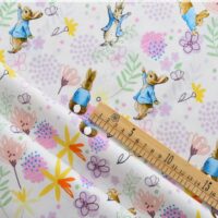 Тоненька бавовна зайці на білому 37*50см TKK088