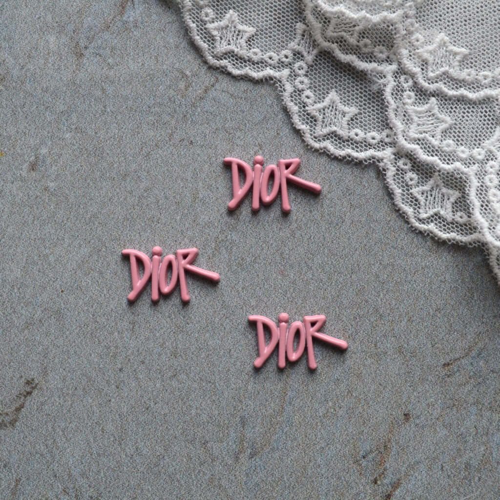 Логотип Dior 20*12мм рожевий 1шт LO060 • lo060 Логотип Dior 20*12мм рожевий 1шт LO060