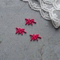 Логотип Dior 20*12мм малиновий 1шт LO061