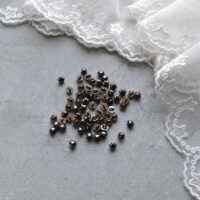 Міні ґудзики Квіточки на ніжці 4мм Чорне срібло 10шт B036