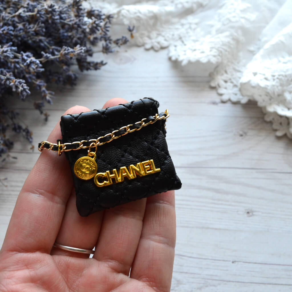 Міні сумочка для ляльки Chanel Чорна 40*40мм AB013 • ab013 1 Міні сумочка для ляльки Chanel Чорна 40*40мм AB013 - Зображення 2